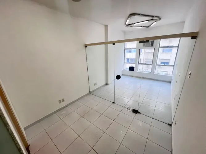 Imóvel para aluguel possui 35 metros quadrados em Copacabana - Rio de Janeiro - RJ