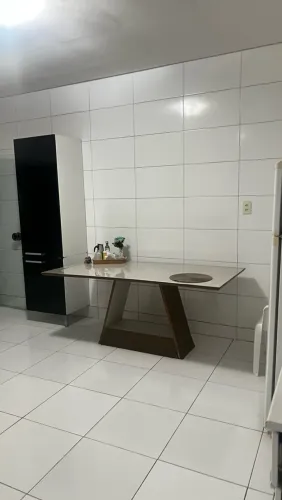 Mesa para 6 cadeiras . Somente mesa .