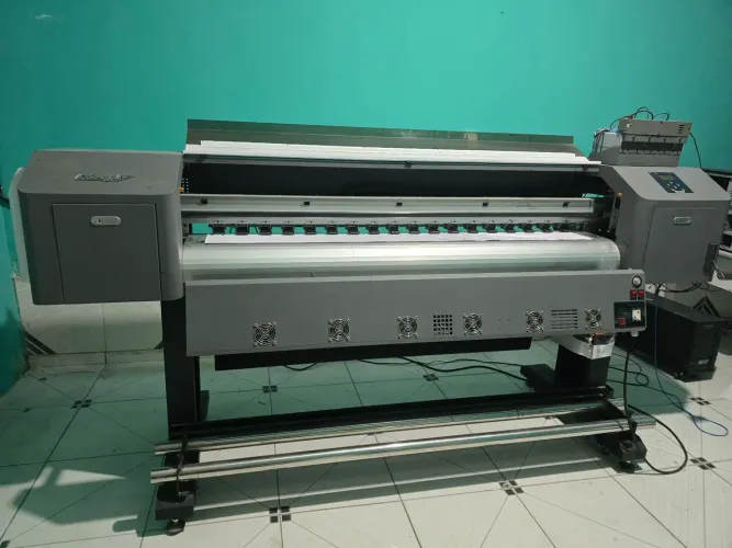 Vende-se 01 plotter prismajet de 1.60 de boca e 01 plotter de recorte e contorno jinka