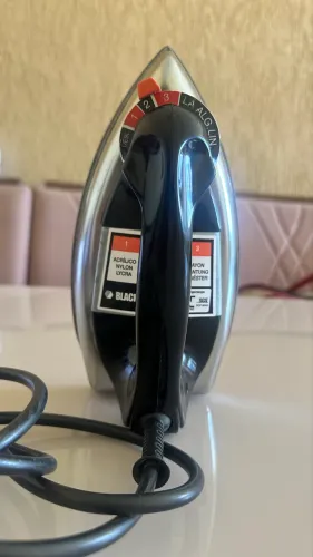 Ferro de Passar a Seco com Base de Alumínio Black Decker