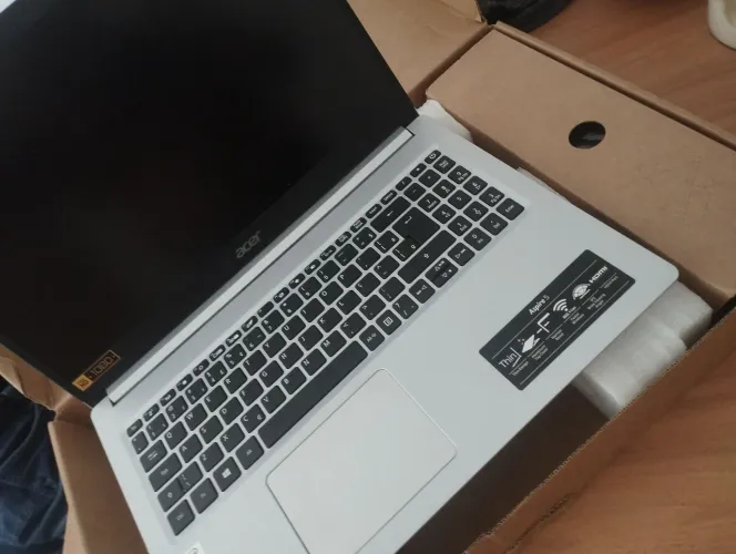 Note book novo na caixa