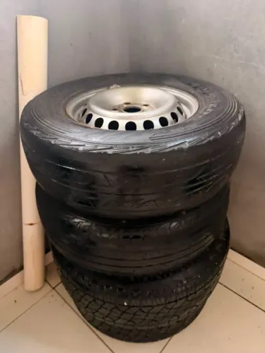 4 PNEUS DE CARRO ARO 16