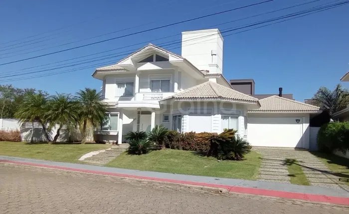 Casa de 343m² com 4 suítes no Saco Grande