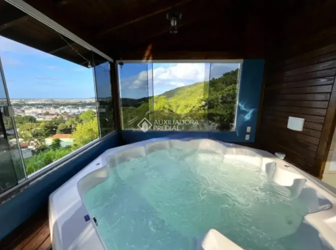 Casa com 3 Quartos para alugar, 320m² - Ribeirão da Ilha
