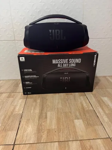 Boombox 3 único dono e notas fiscal e pouco uso 