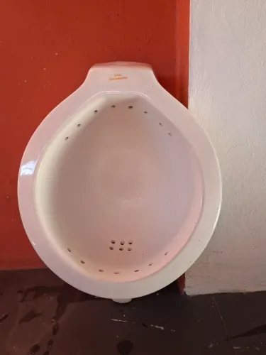 R$ 250,00 Mictório louça Santamarina