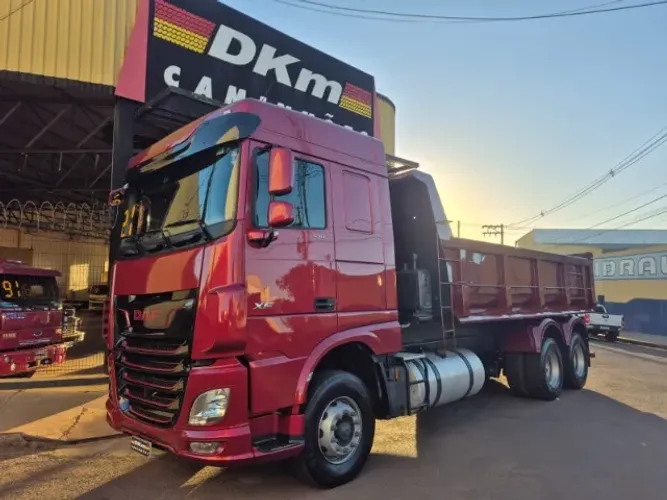 DAF XF/FTT 530 caçamba ano 2021 completo 6x4 aut.