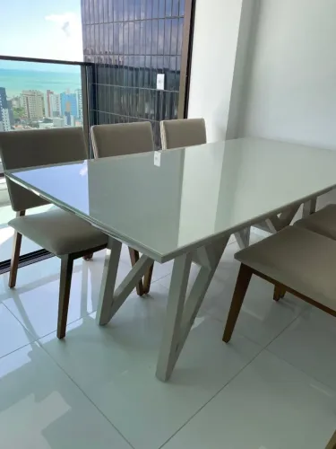 Mesa de Jantar retangular Nude laqueado com 6 cadeiras Jacaúna