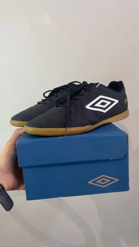 Chuteira umbro Neo Striker salão