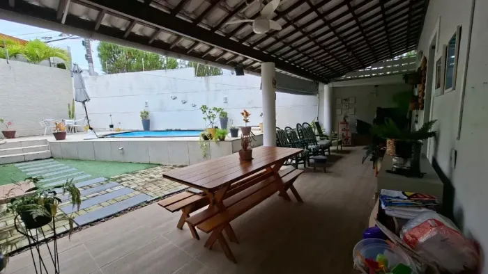 Alugo Casa Mobiliada 3/4 em cond. fechado Buraquinho