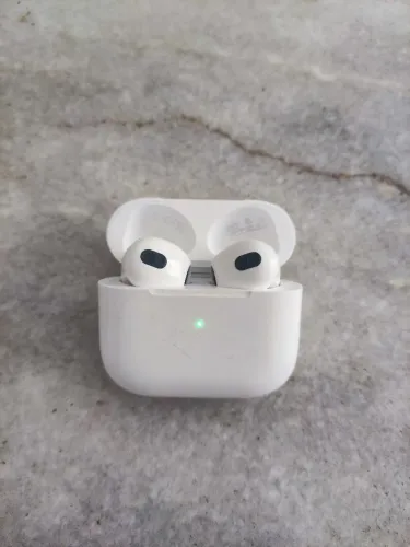 Apple AirPods (3ª geração)