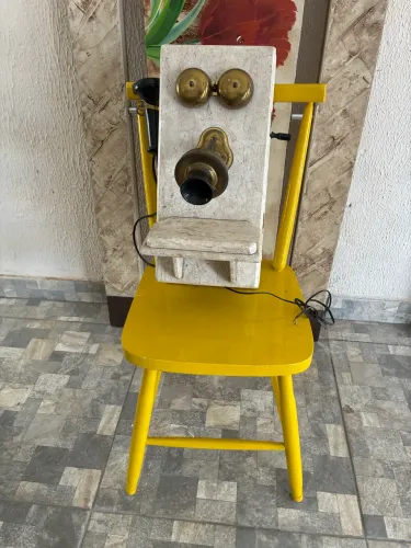 Telefone antigo de parede