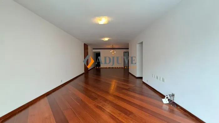 apto a venda com 3 quartos e duas vagas de garagem
