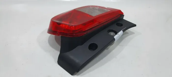 Lanterna Traseira Direita Nissan March 2019 22537506 Direito/passageiro Vermelho