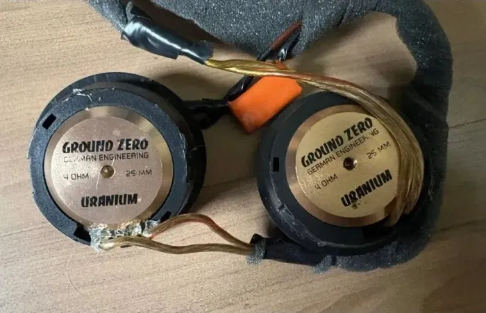 Par de Tweeters Ground zero uranium (01 funciona o outro não)