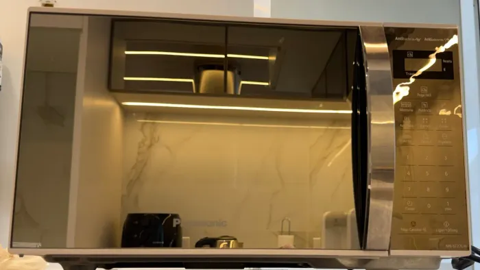 Microondas Panasonic espelhado 27L