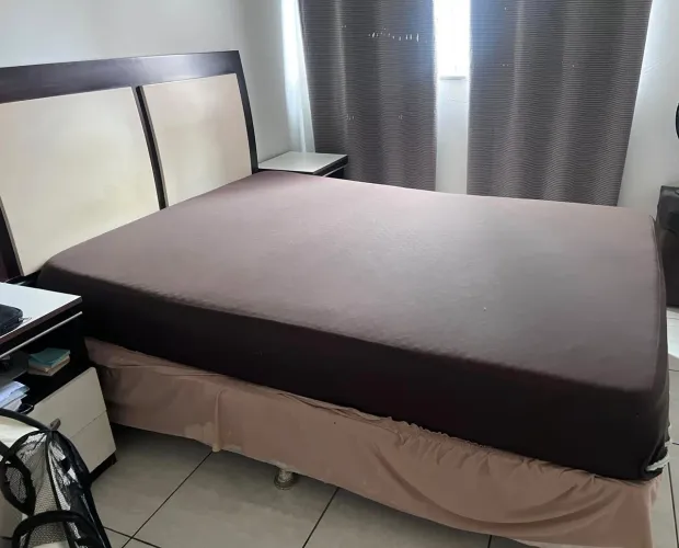 Cama com colchão+ 02 criados mudos