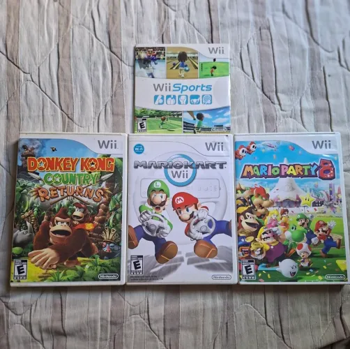 Kit Jogos Wii (Mario Kart Wii + Mario Party 8 + Donkey Kong Country Returns + Wii Sports)