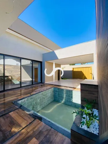 Casa de Alto Padrão com 3 Suítes e Piscina Aquecida no Parque Brasília