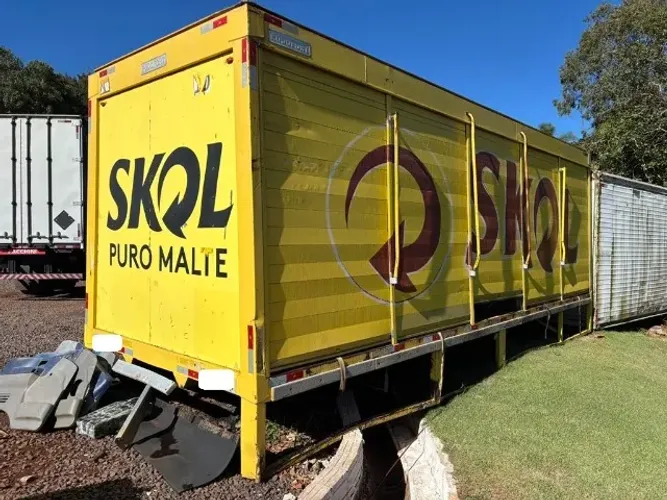 Carroceria Baia Transporte Bebidas 7,30 m ano 00 R$ 9.500,00