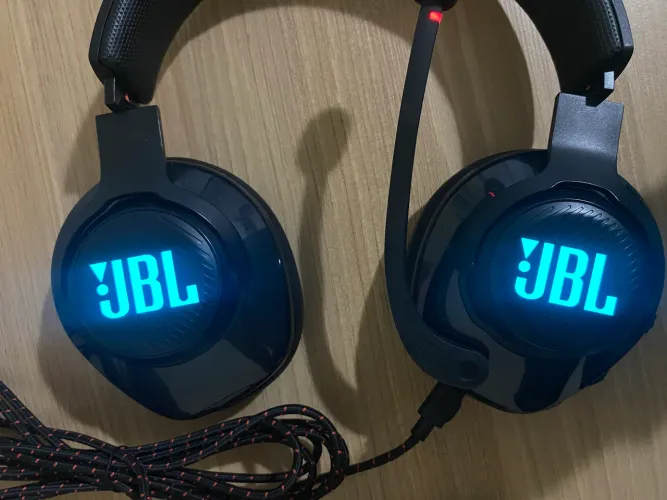 Fone headset gamer JBL Quantum 400