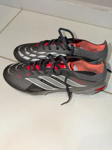 Chuteira campo Adidas número 40 nova