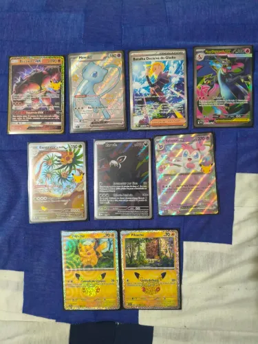 Cartas pokémon de várias coleções 