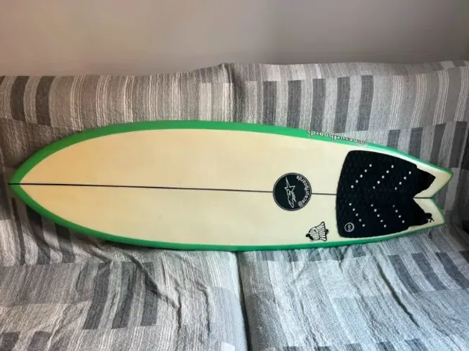 Prancha AC Surfboards Happy Hour - Epóxi | 37L | Quadriquilha + Kit Completo