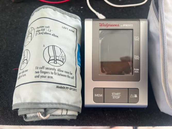 Medidor Digital de Pressão Homedics com Braçadeira e Bolsa (no estado)