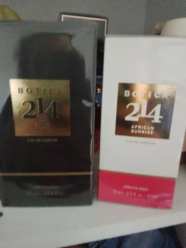 Tenho 2 perfume pra vender lagrado