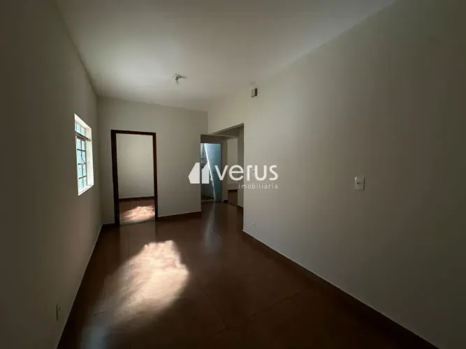Casa para aluguel, 3 quartos, 1 vaga, Santa Mônica - Uberlândia/MG