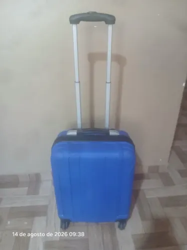 Mala de Viagem Azul com Rodinhas e Cadeado - R$ 130