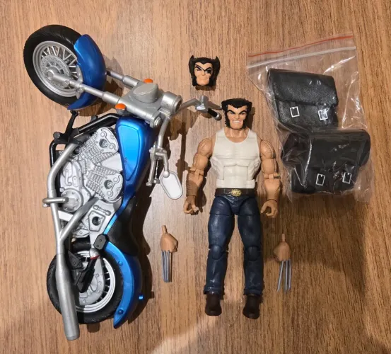 WOLVERINE NA MOTOMARVEL LEGENDS HASBRO