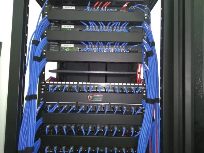 Eletricista MCZ , interfonia e rede lógica .