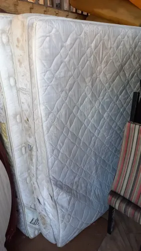 Entrego: Colchão Casal modelo Queem 158m X 198m molas e pilow , usado em bom estado