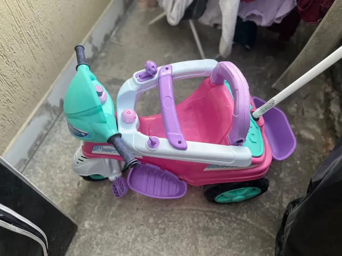 Carrinho de passeio  infantil menina 