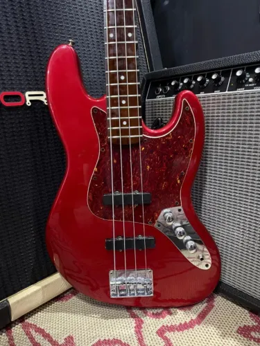 Baixo Fender Southern Cross Jazz Bass - Usado