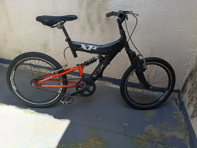 Vende se bike aro 20 ( meu filho usou até 10 anos )