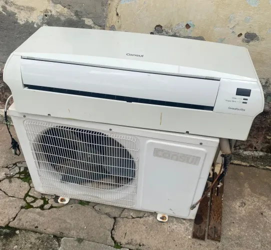 Ar- condicionado 7.000 BTUS ótimo estado.
