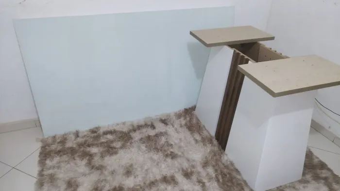 OPORTUNIDADE! Mesa MDF com Vidro Impecável por R$800 - Moderna e Sofisticada!