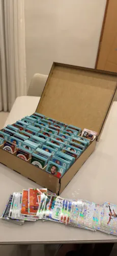 Vendo mais de 1000 figurinhas copa