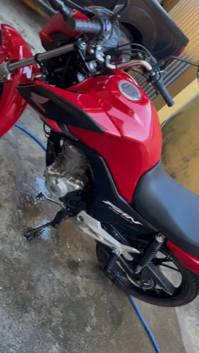 Pra trocar moto titan CG 160 vermelha muito bem conservada