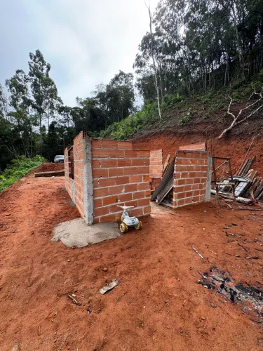 Domingos Martins Galo Terreno com casa começada apenas 500 metros do asfalto