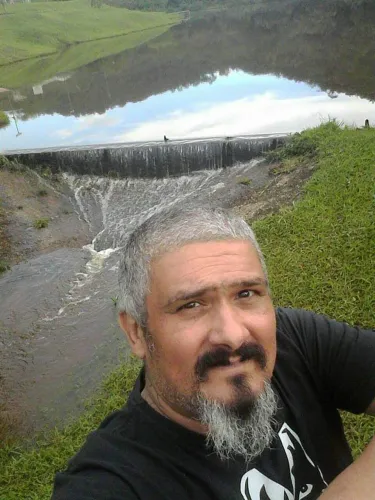 Atendente de Bar ou barraca na praia de Itaóca ou Itapemirim