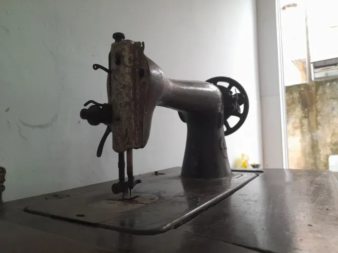 Máquina de Costura Singer Enfeite Anos 50