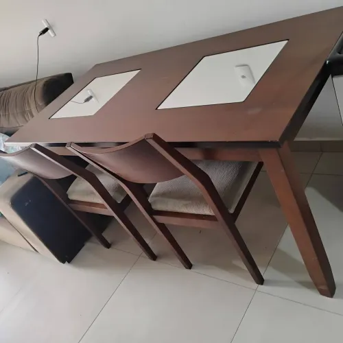 Mesa com 6 cadeiras