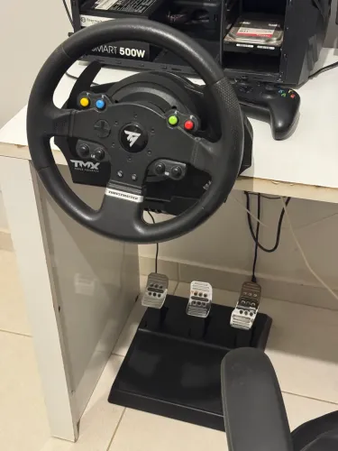 Volante Trustmaster TMX Pro