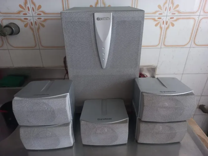 Conjunto de caixas de som Gradiente