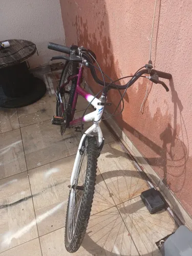 Bicicleta aro 26 adulto de marchas ótimo estado praticamente nova