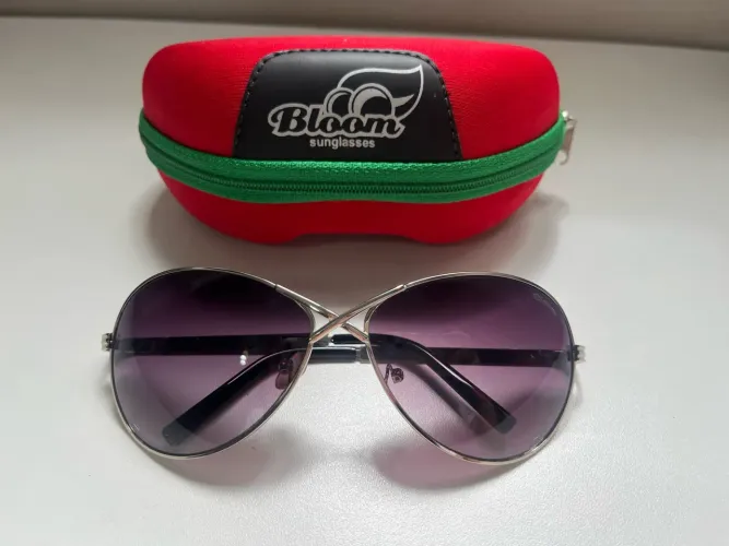 Óculos bloom com lentes roxas